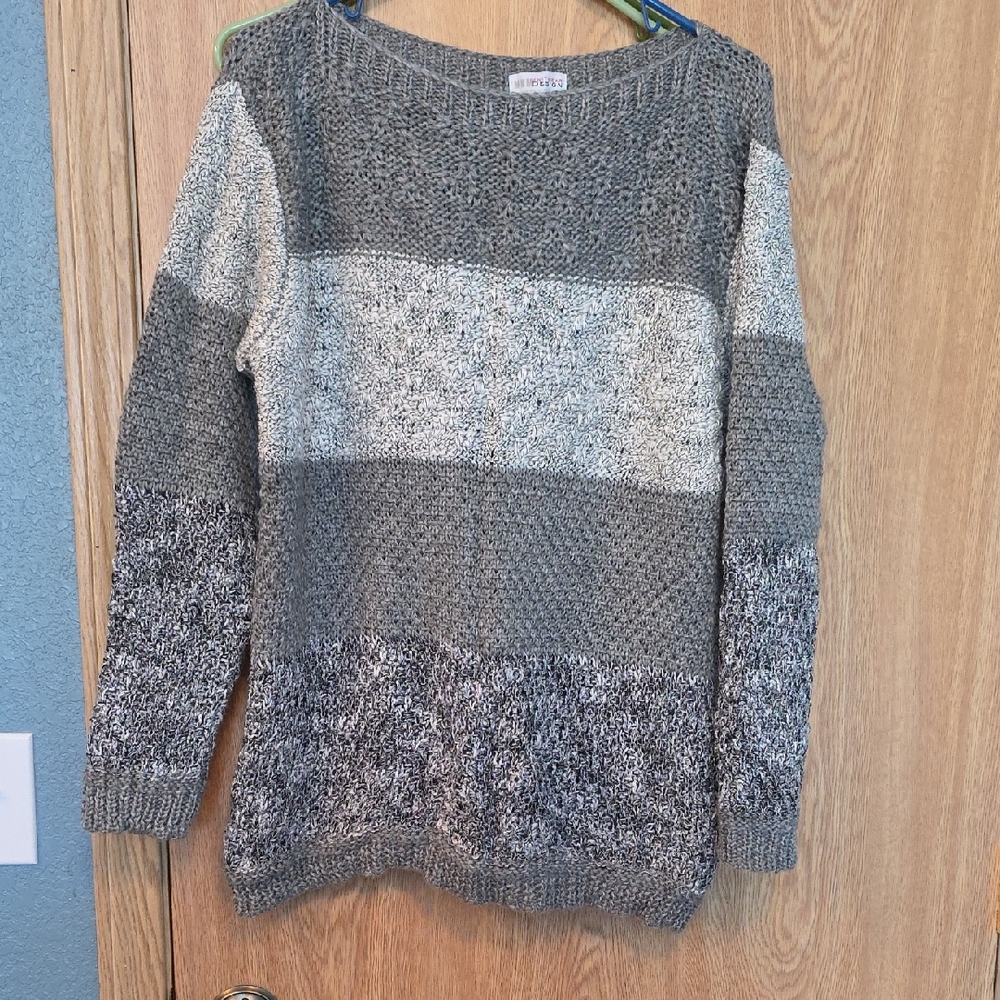 Women's Crew Neck Sweater in Gray and Cream
